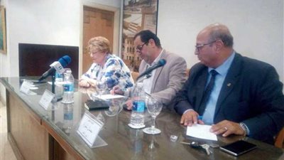 مفكرون بصالون 