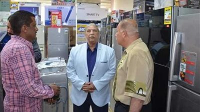 محافظ الإسماعيلية يتفقد أحد نماذج 