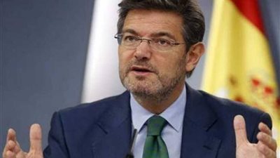 قضاة إسبانيون يطالبون بإقالة وزير العدل الإسباني لانتقاده قاضيًا