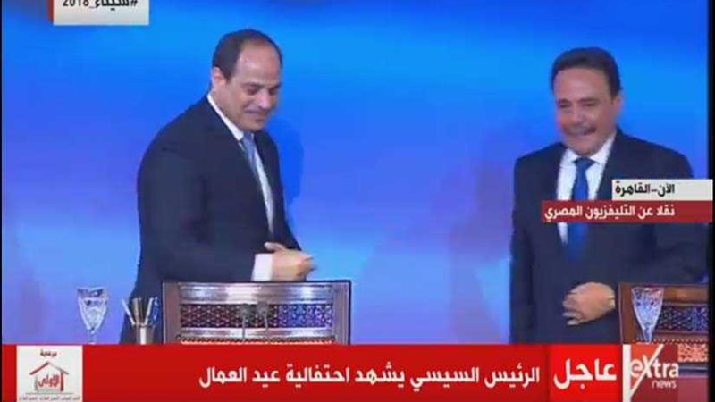 المراغي يهدي الرئيس