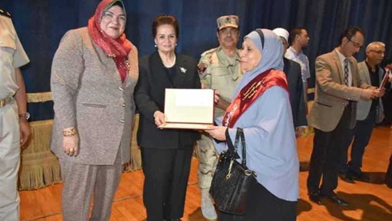 تكريم 54 من أمهات