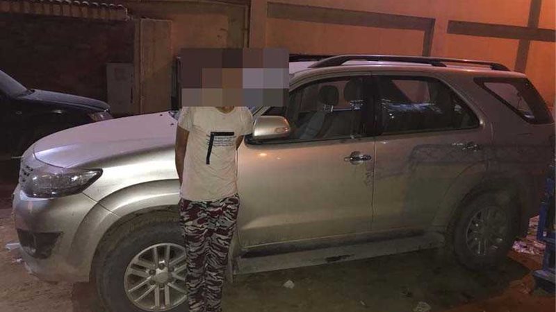 حارس عقار يسرق سيارة