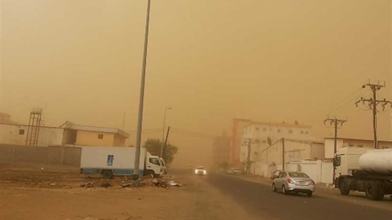 عاصفة ترابية مصحوبة