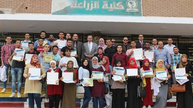 تكريم طلاب أصدقاء