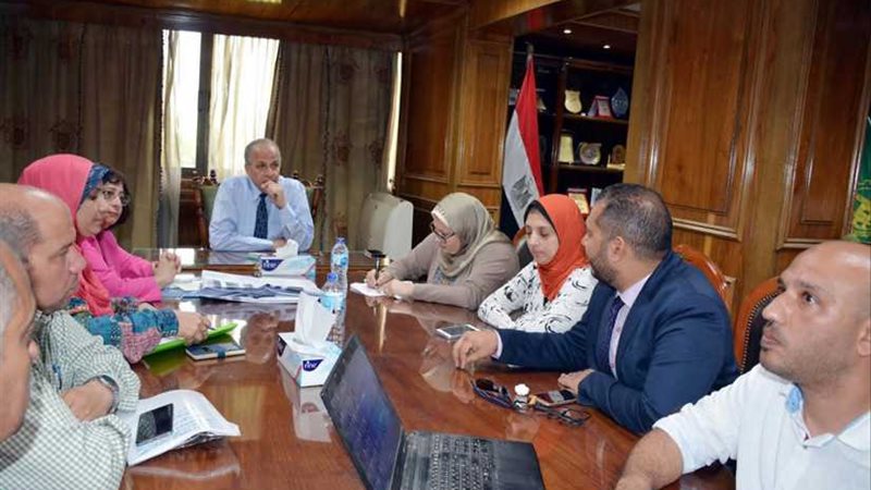 محافظ القليوبية يناقش