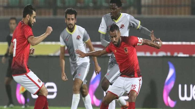 الأهلي يجمد مستحقات