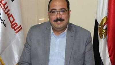 الكومي يطالب وزير الإسكان بتقارير حول حالة الطرق والصرف