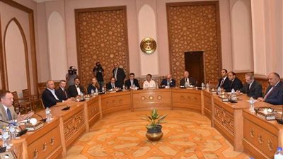 وزير الخارجية يبحث أزمات المنطقة مع وفد المعهد اليهودي للأمن القومي الأمريكي