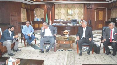 محافظ المنيا يتابع مع وفد مجلس الوزراء نسب تنفيذ المشروعات القومية