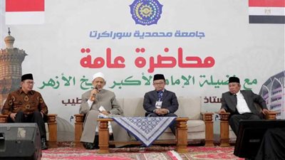 الإمام الأكبر يزور جناح الفتيات في الجمعية المحمدية