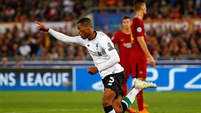 برأسية «فينالدوم».. ليفربول يضرب روما بالهدف الثاني في الشوط الأول