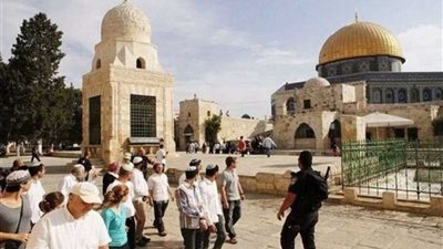 مستوطنون يقتحمون 