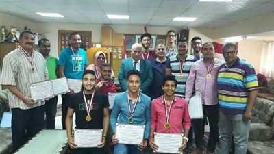 مدير تعليم البحيرة يكرم الفائزين في الأنشطة الرياضية