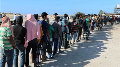 اليونان تحتجز عشرات المهاجرين غير الشرعيين