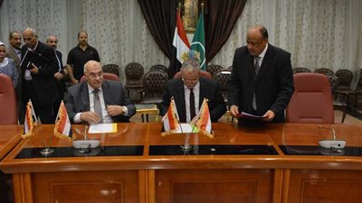بروتوكول تعاون بين محافظة المنيا والقابضة للغزل والنسيج لإنشاء موقف للسيارات