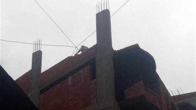 إزالة طابق مخالف في عقار بالمنصورة