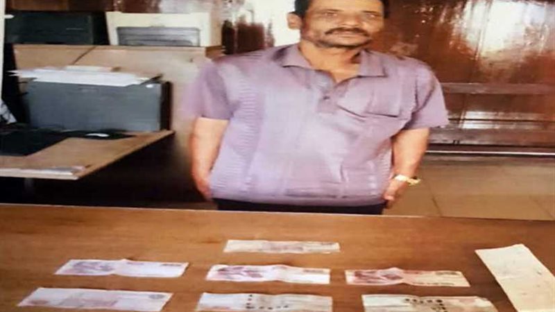 عاطل يفرض الإتاوات