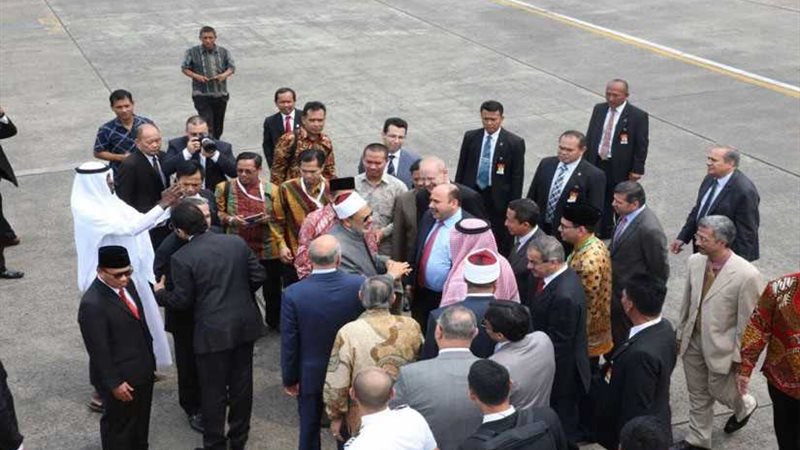 شيخ الأزهر يغادر