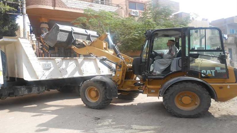 رصف طرق وإزالة تعديات