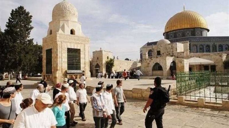 مستوطنون يقتحمون