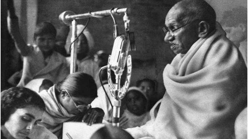 تناقضات القديس غاندي