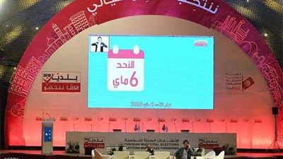 التونسيون يصوتون في الانتخابات البلدية وسط مصاعب اقتصادية