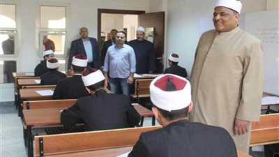 وكيل الأزهر يتابع امتحانات النقل بمعهد الشعبة الإسلامية