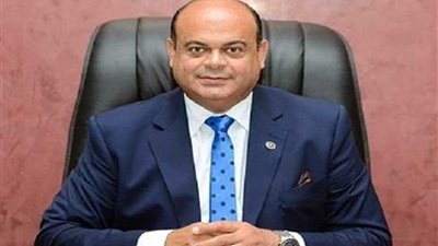 محافظ مطروح ينهي نزاع دام 20 عاما بين احدي العائلات