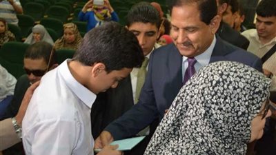 محافظ الغربية يكرم كورال 