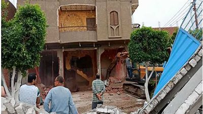 إزالة فيلاتين يمتلكهما تاجر مخدرات بـ