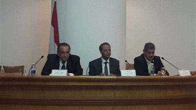 مشاركون خلال تأبين أحد أبطال أكتوبر: رجال القوات المسلحة كنوز تمشي على الأرض