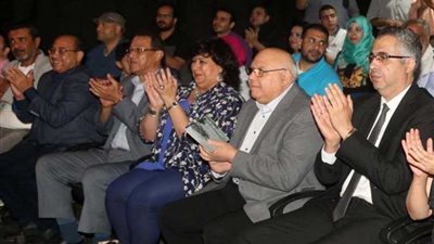 بالصور.. وزيرة الثقافة تلحق 