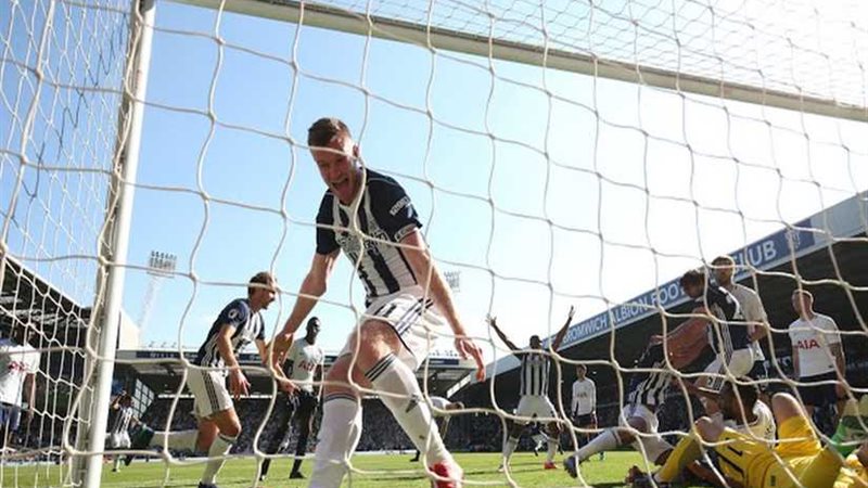 وست بروميتش يتمسك