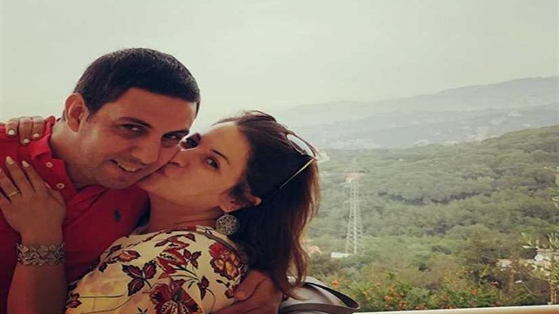 صورة رومانسية تجمع