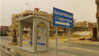 تركيب محطات انتظار جاهزة للأتوبيس بمدينة الشروق