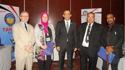 سفير مصر بنيجيريا يتفقد المعرض التعليمي لجامعة طنطا في أبوجا