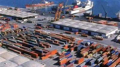 165 ألف طن قمح بميناء الإسكندرية و449 سيارة