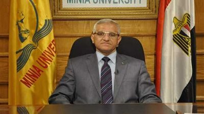 رئيس جامعة المنيا يشهد حفل تخرج الدفعة 16 لطب الأسنان