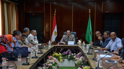 عزبتا الهويس والصفيح تبحثان عن قطعة أرض لإقامة محطة صرف صحي