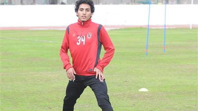 ثلاثي الشباب يكتفي بالجري في مران الأهلي