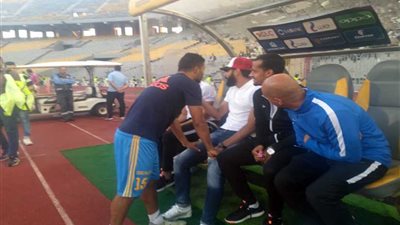 بالصور.. إبراهيم عبدالخالق يصافح لاعبي الزمالك