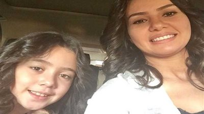 دينا فؤاد تشارك جمهورها صورة جديدة لابنتها زينة