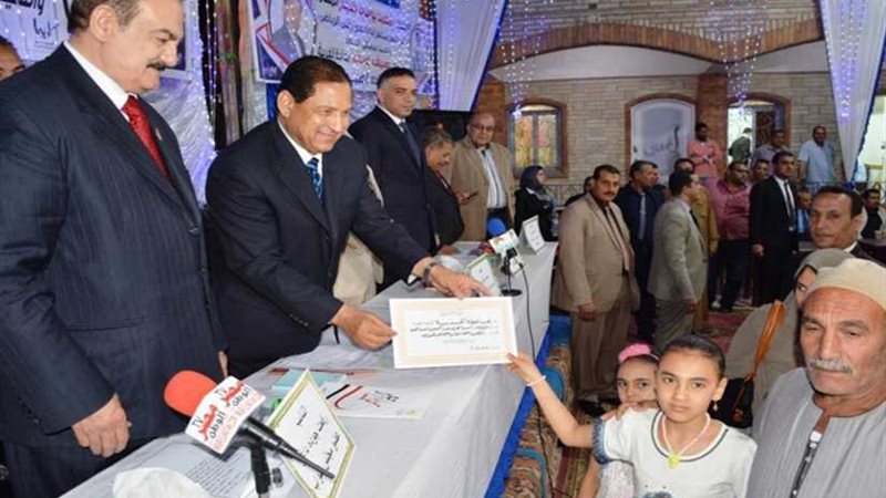 محافظ الغربية يكرم