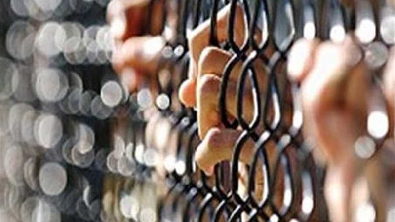 حبس ٥ متهمين لاغتصابهم