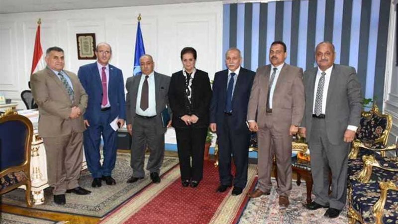 محافظ البحيرة تبحث