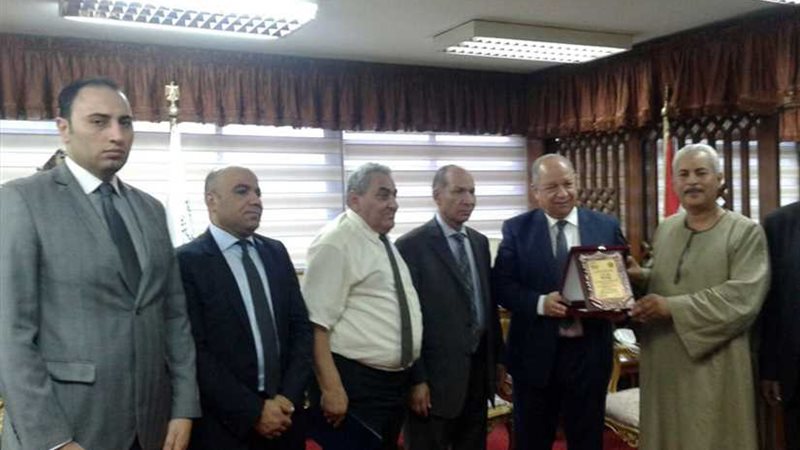 نقيب الفلاحين يكرم