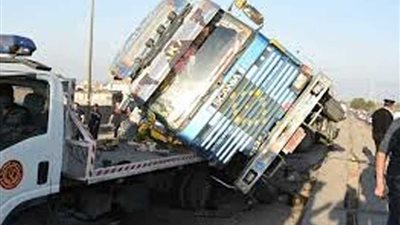 تصادم سيارتي نقل وانقلاب أتوبيس بسبب العاصفة بأسيوط