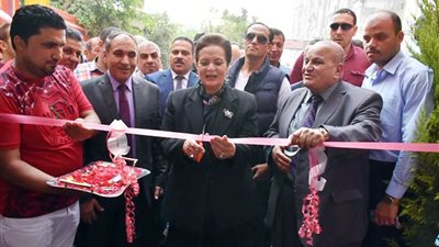 محافظ البحيرة تفتتح معرض 