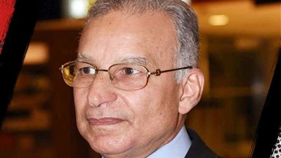 عبد العزيز عبد الشافي يصل الإمارات لحضور مهرجان اعتزال حسام غالي