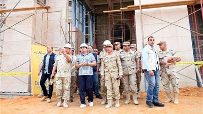 السيسي: سعيد بما شاهدته من إنجاز تصنعة الأيادي المصرية بالعاصمة الجديدة